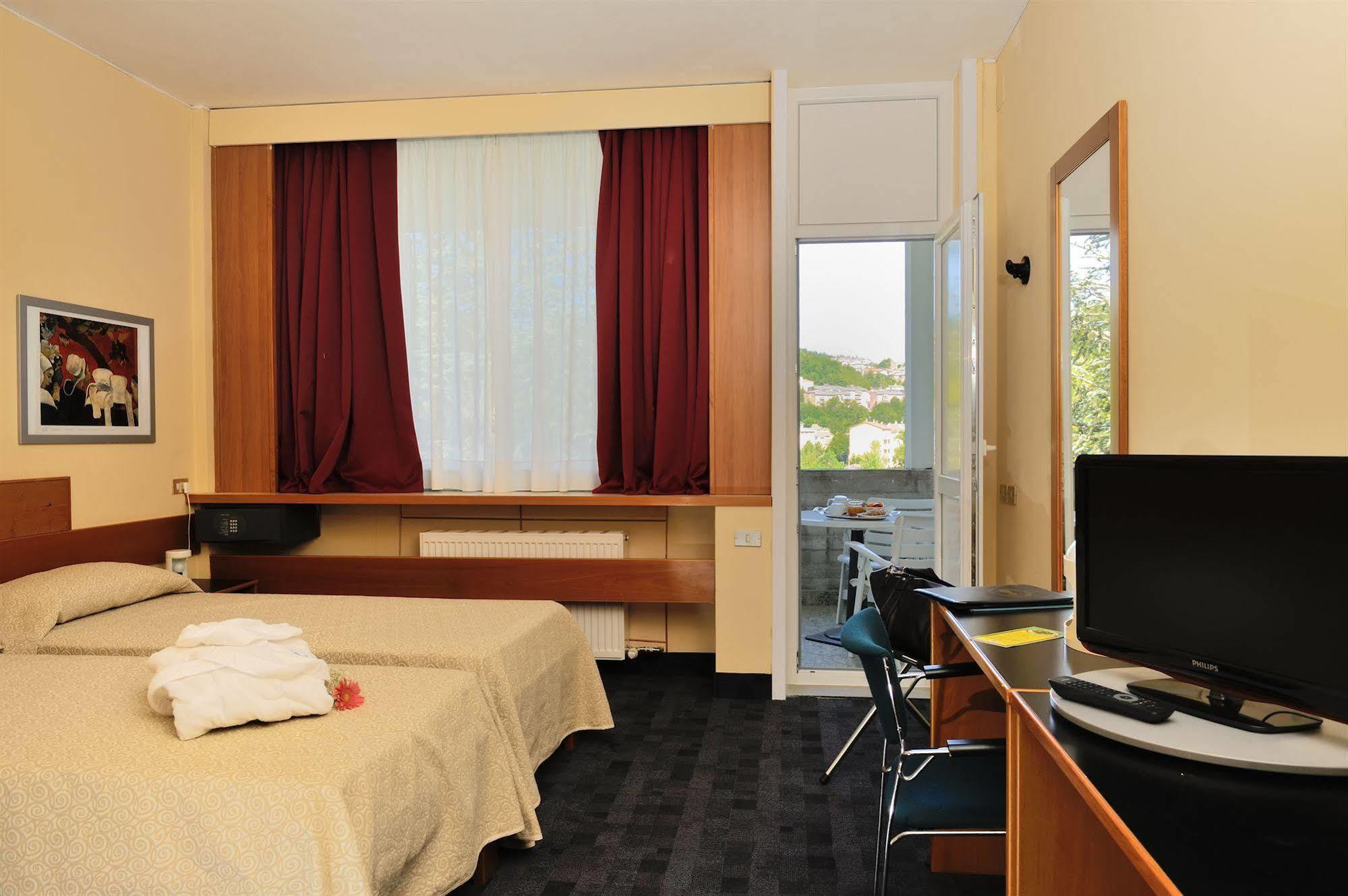Hotel Santoli 포레타테르메 외부 사진